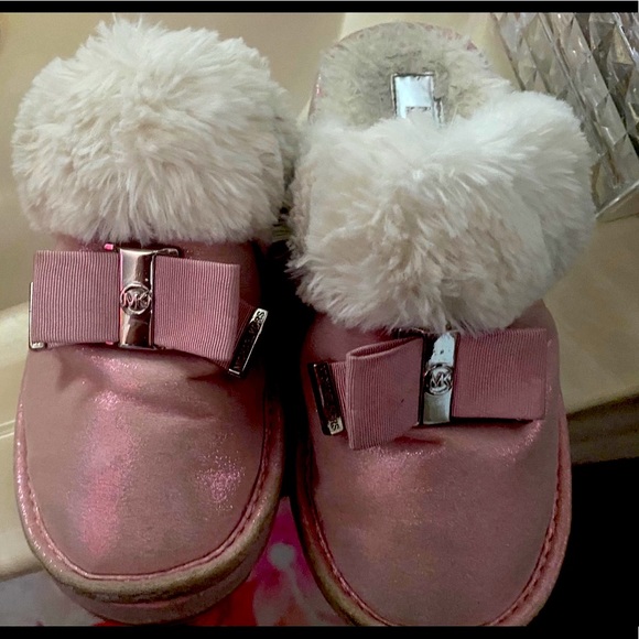 🌹FINAL PRICE Michael Kors Adorable Girl’s Metallic Pink & White Faux Fur Slides - Picture 6 of 15